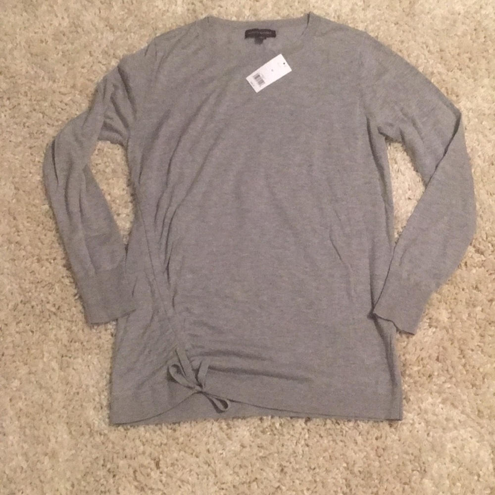 NWT banana republic light gray sweater - size med